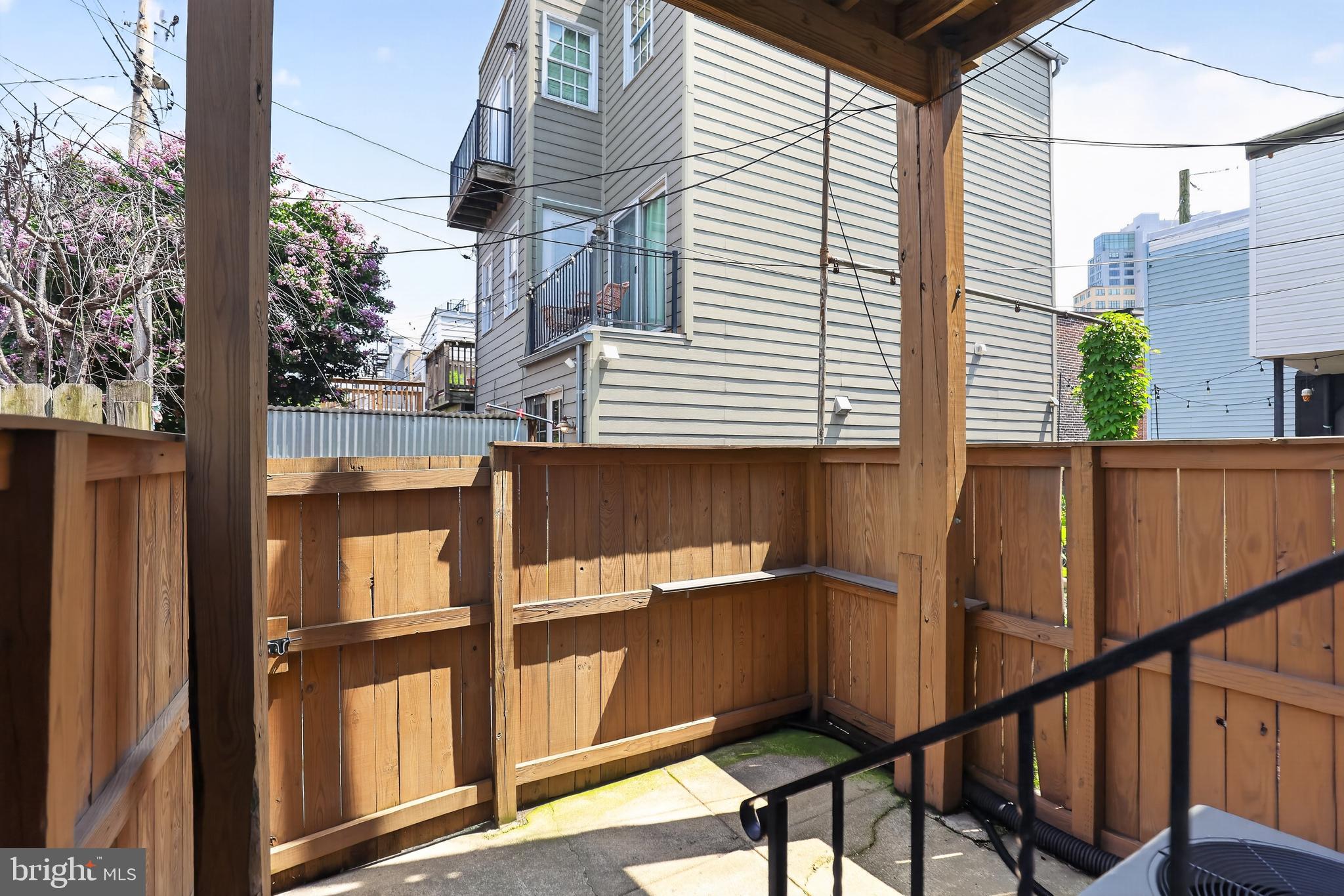 LOCUST POINT - Residential