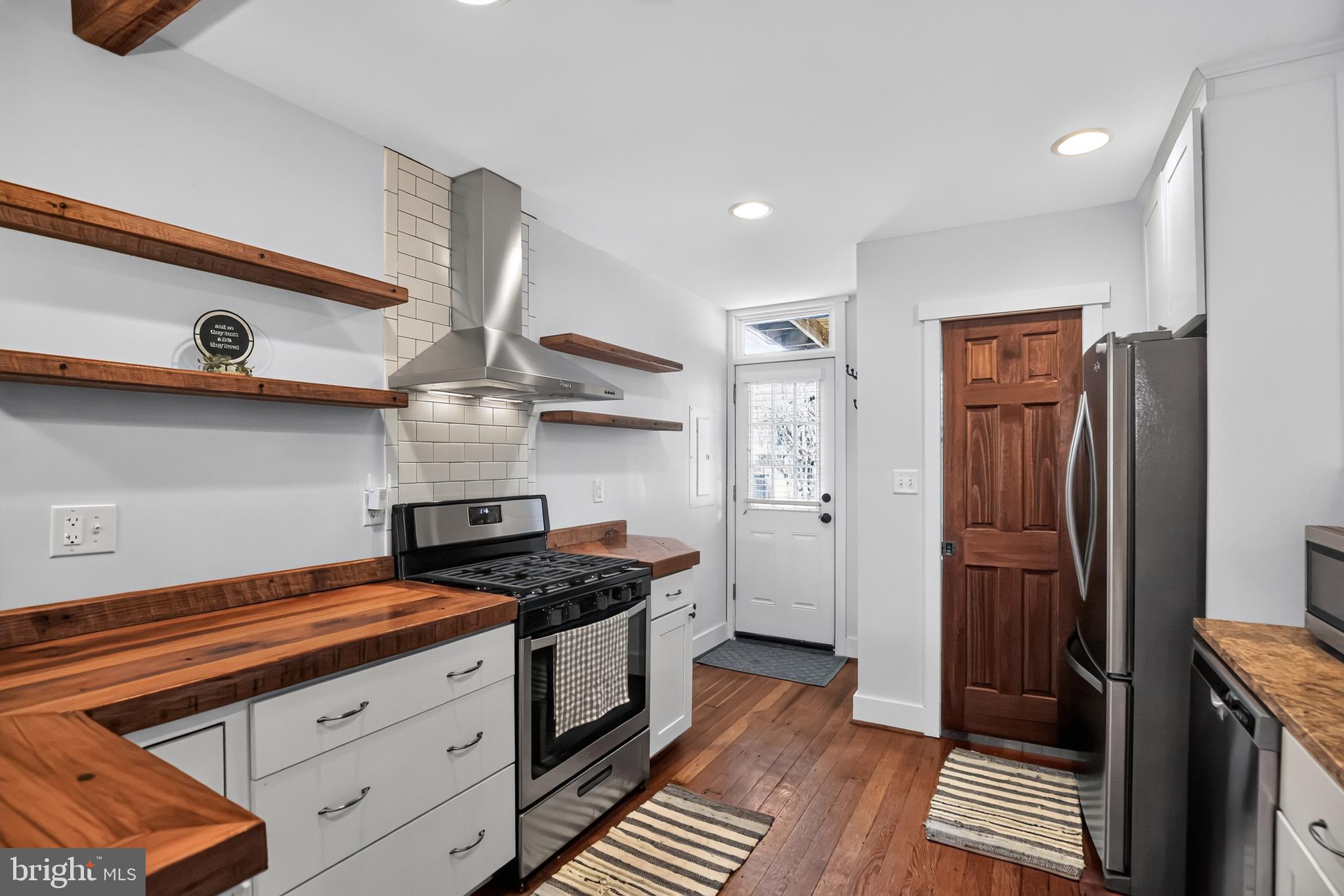LOCUST POINT - Residential