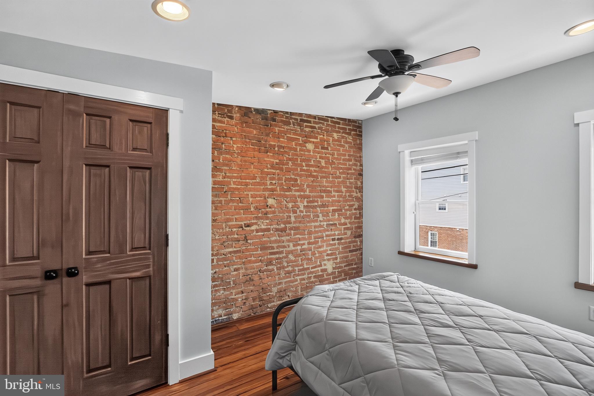 LOCUST POINT - Residential