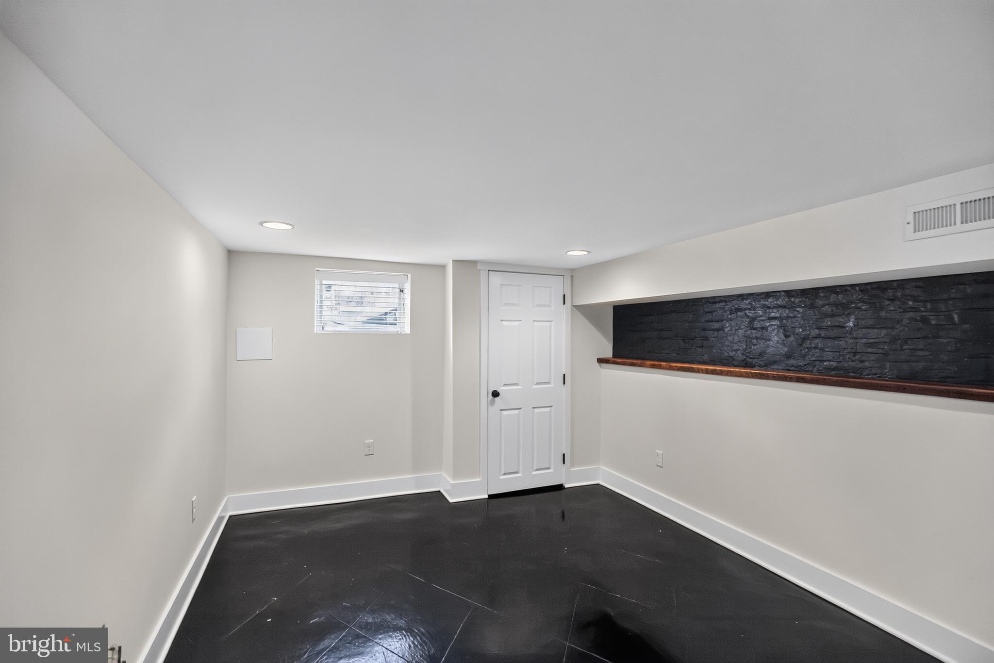 LOCUST POINT - Residential
