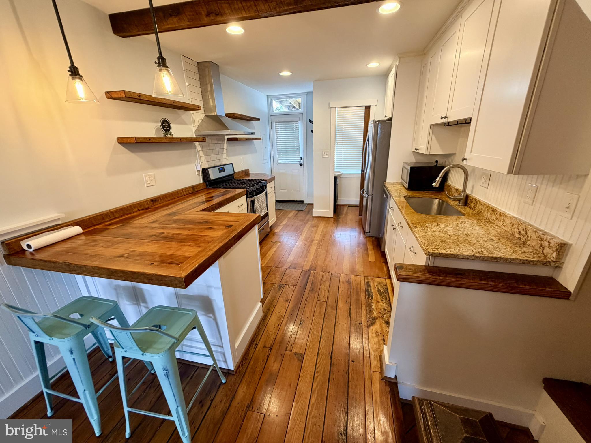 LOCUST POINT - Residential