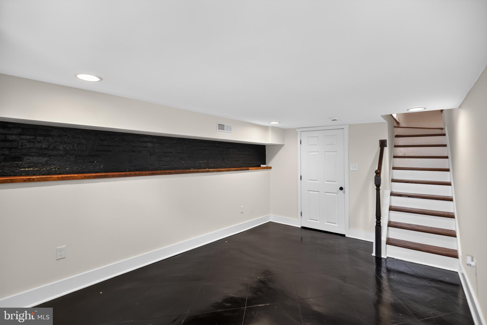 LOCUST POINT - Residential