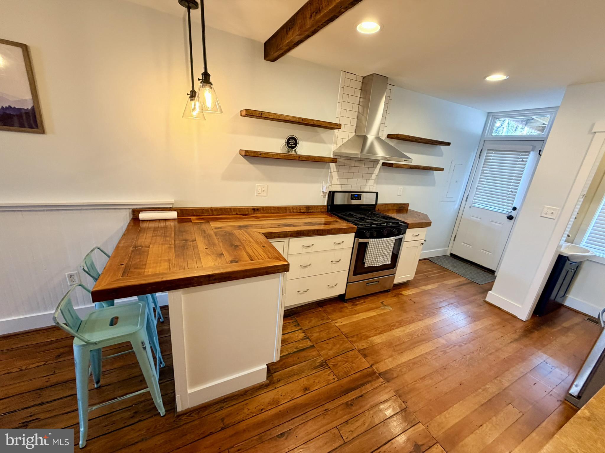 LOCUST POINT - Residential