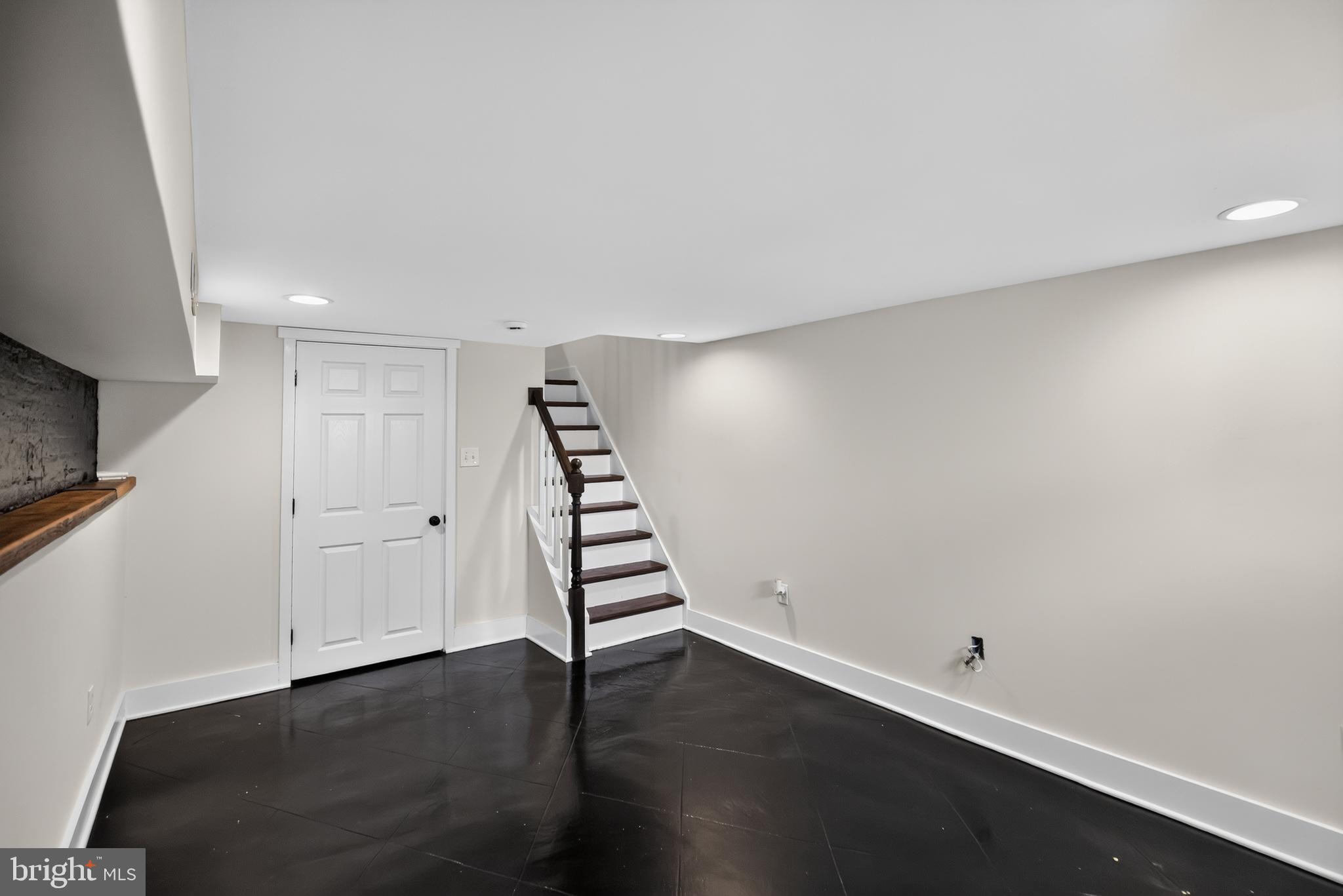LOCUST POINT - Residential