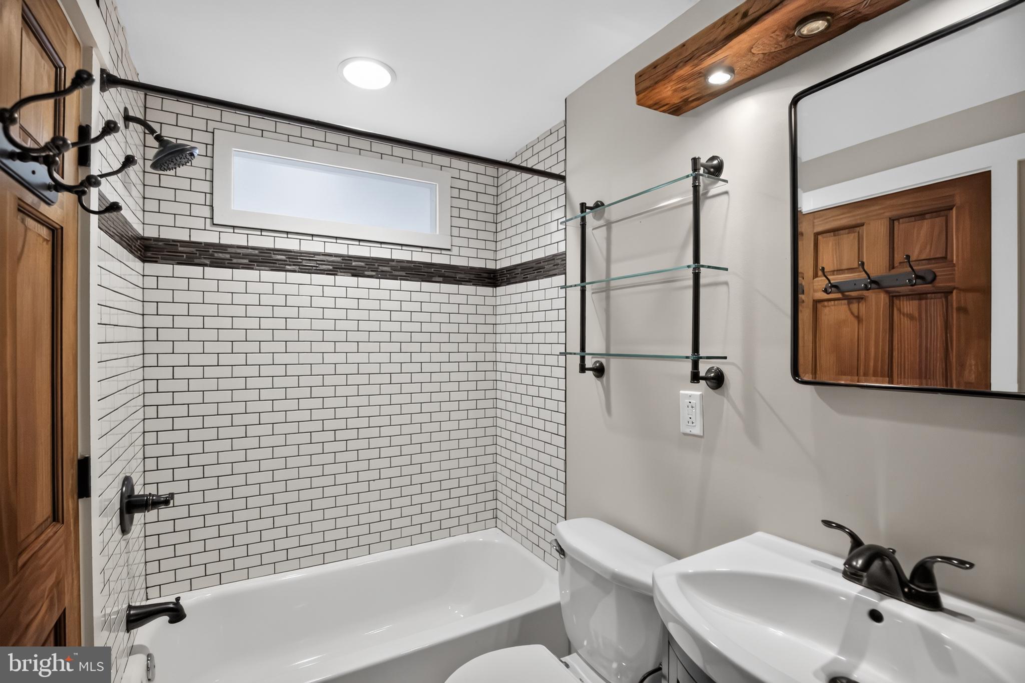 LOCUST POINT - Residential