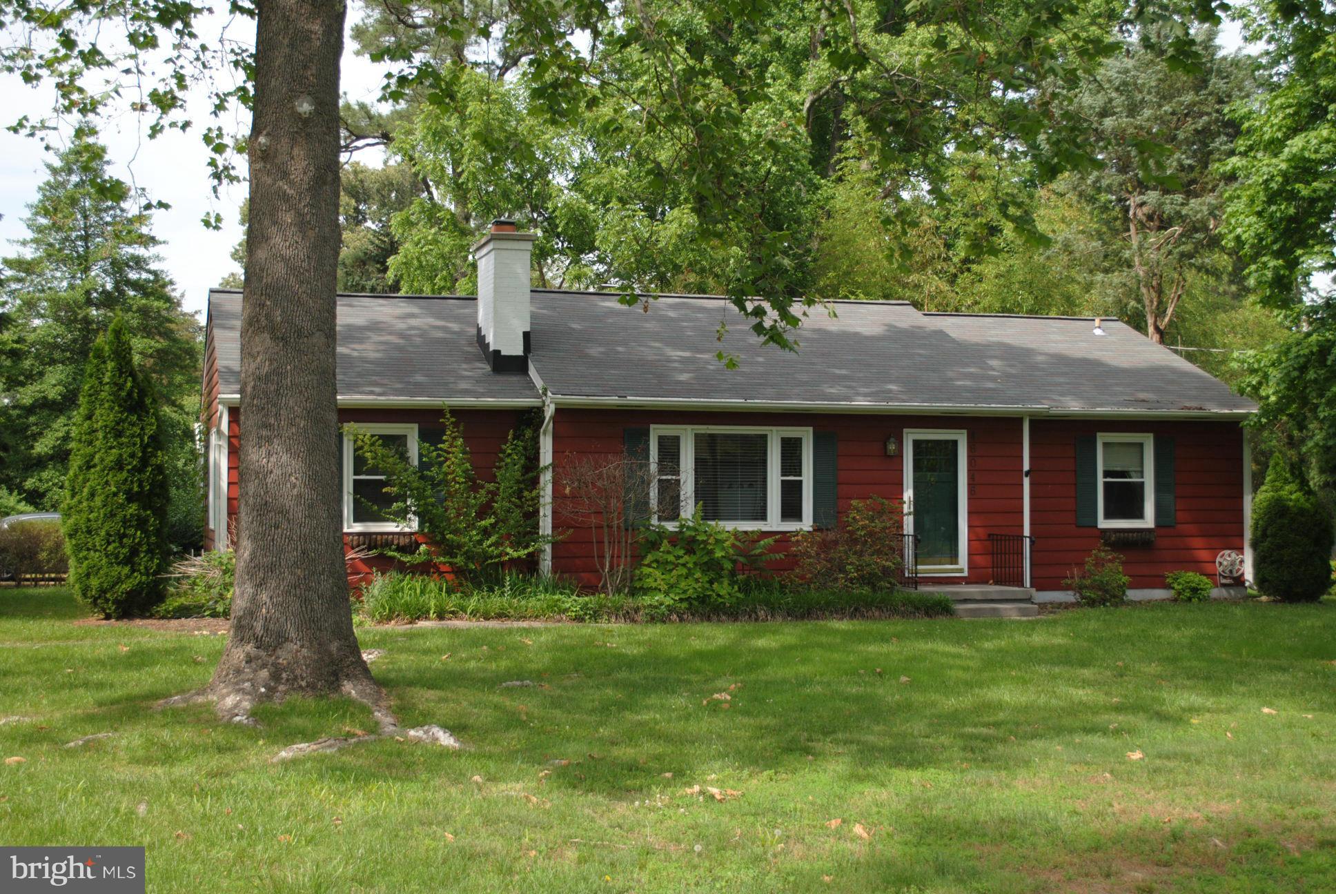 Lovely Rambler on a level private corner lot that shows like a dream.  Beautiful wood floors throughout, upgraded kitchen, screened in porch and backyard (great for pets and playtime) separate laundry room detached, over sized garage.  Close to the center of Saint Marys County.  5 minutes to PAX and 5 minutes to stores.  Great location.