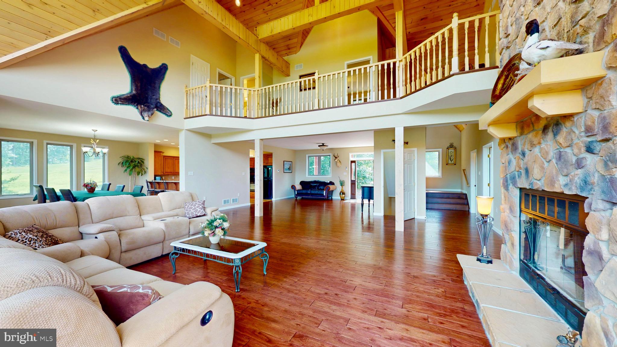 EAGLE'S ROOST - Residential