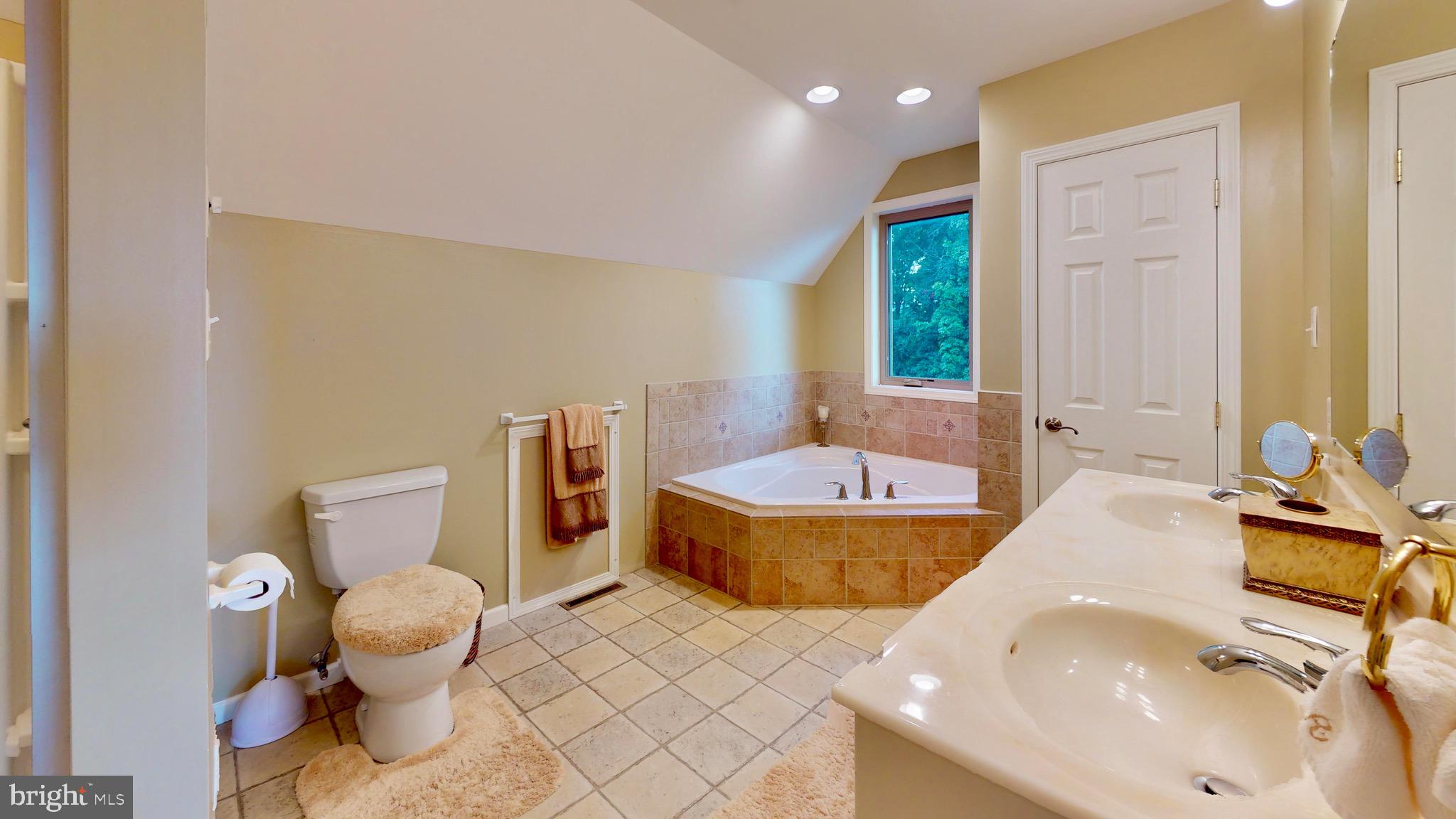 EAGLE'S ROOST - Residential