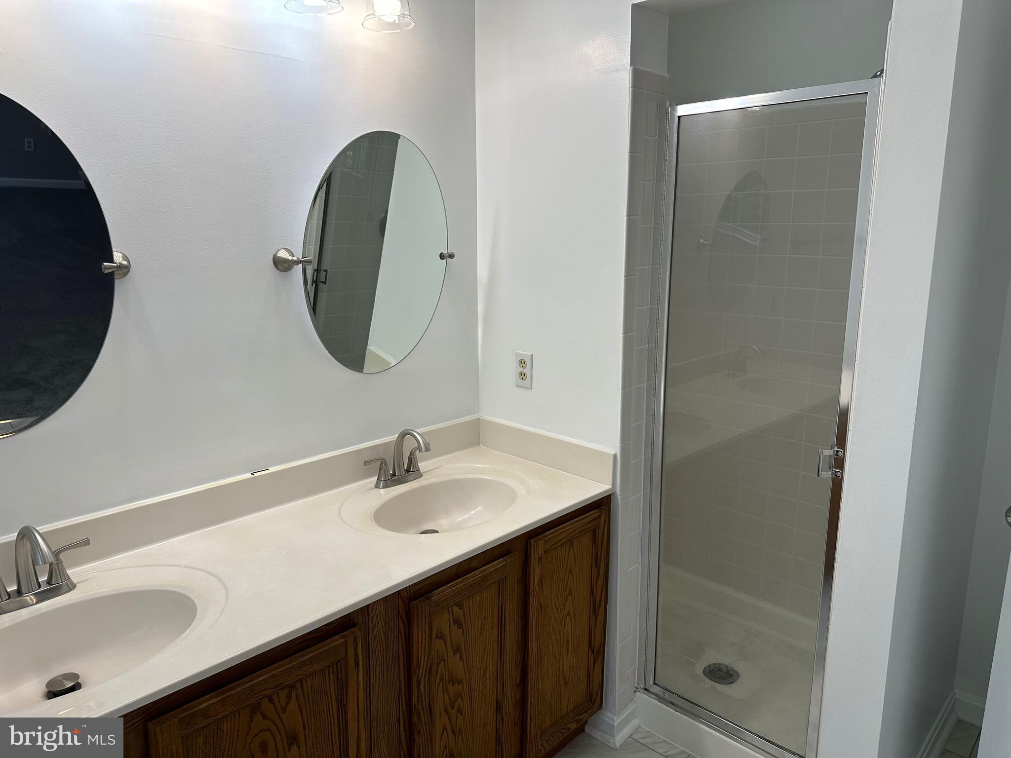 SEVEN OAKS - Residential Lease