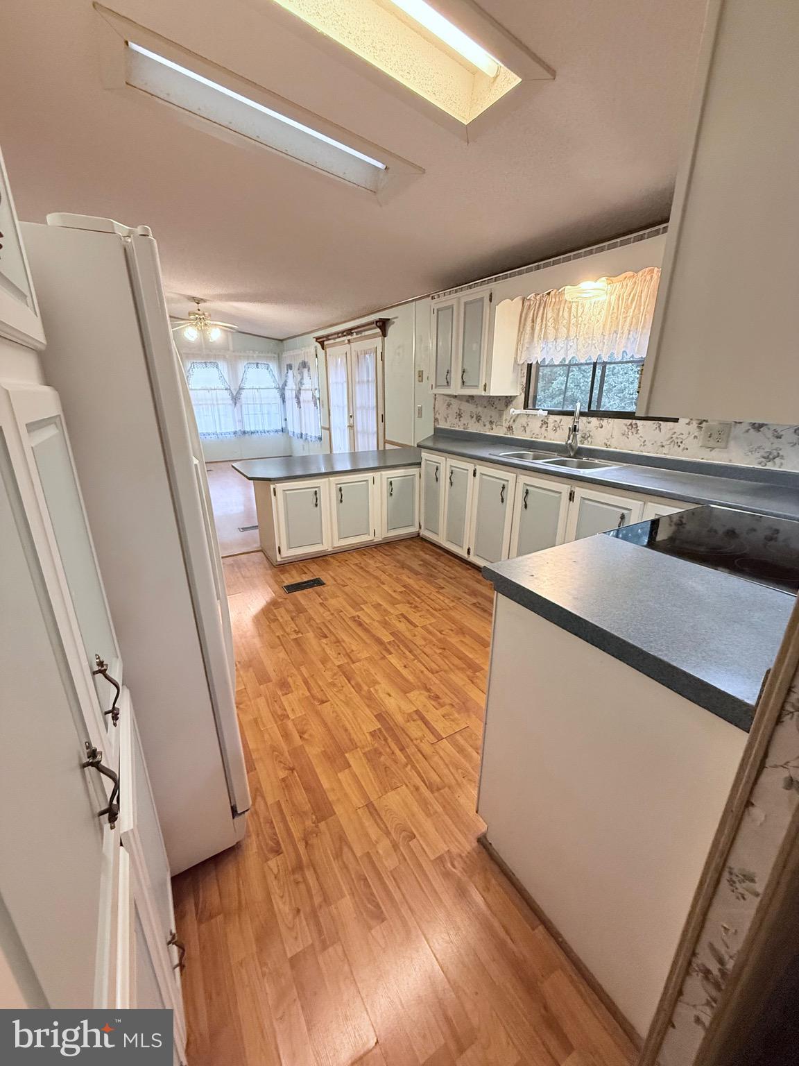 BUSH RIVER MANOR - Residential