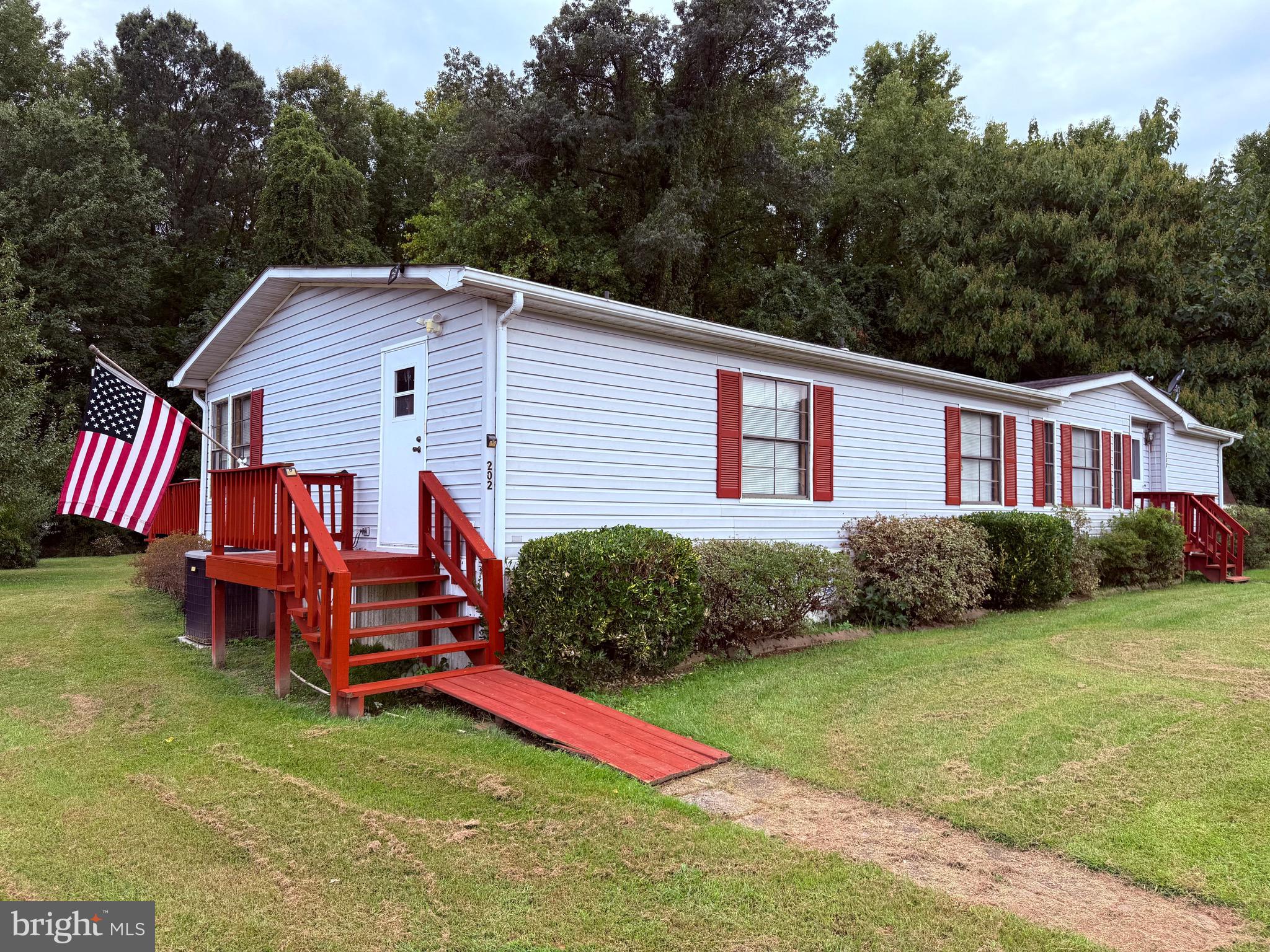 BUSH RIVER MANOR - Residential