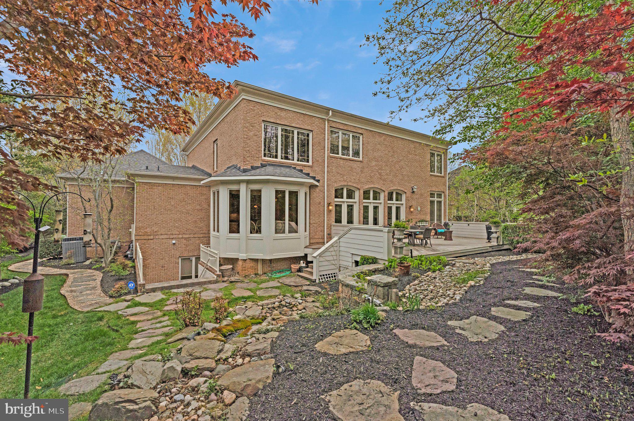 HUNTERS END - Residential