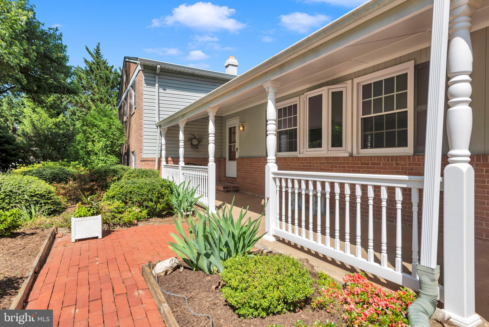 YORK MANOR - Residential