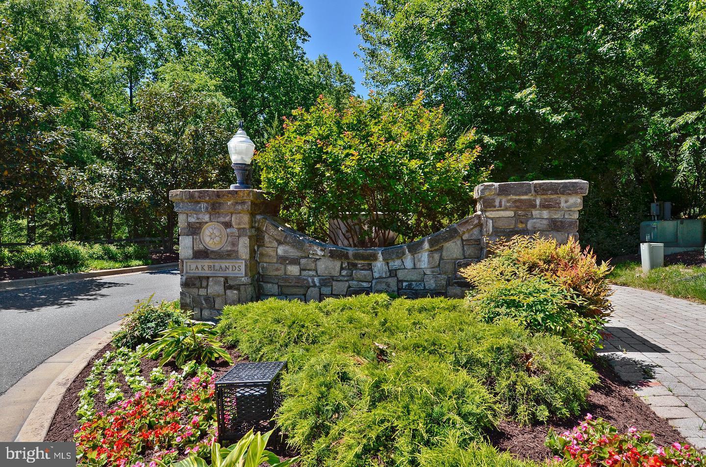 LAKELANDS - Residential