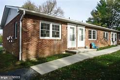 Great 1 bed, 1 bathroom apartment with grand room and combo kitchen.  Closely located to shopping and dinning