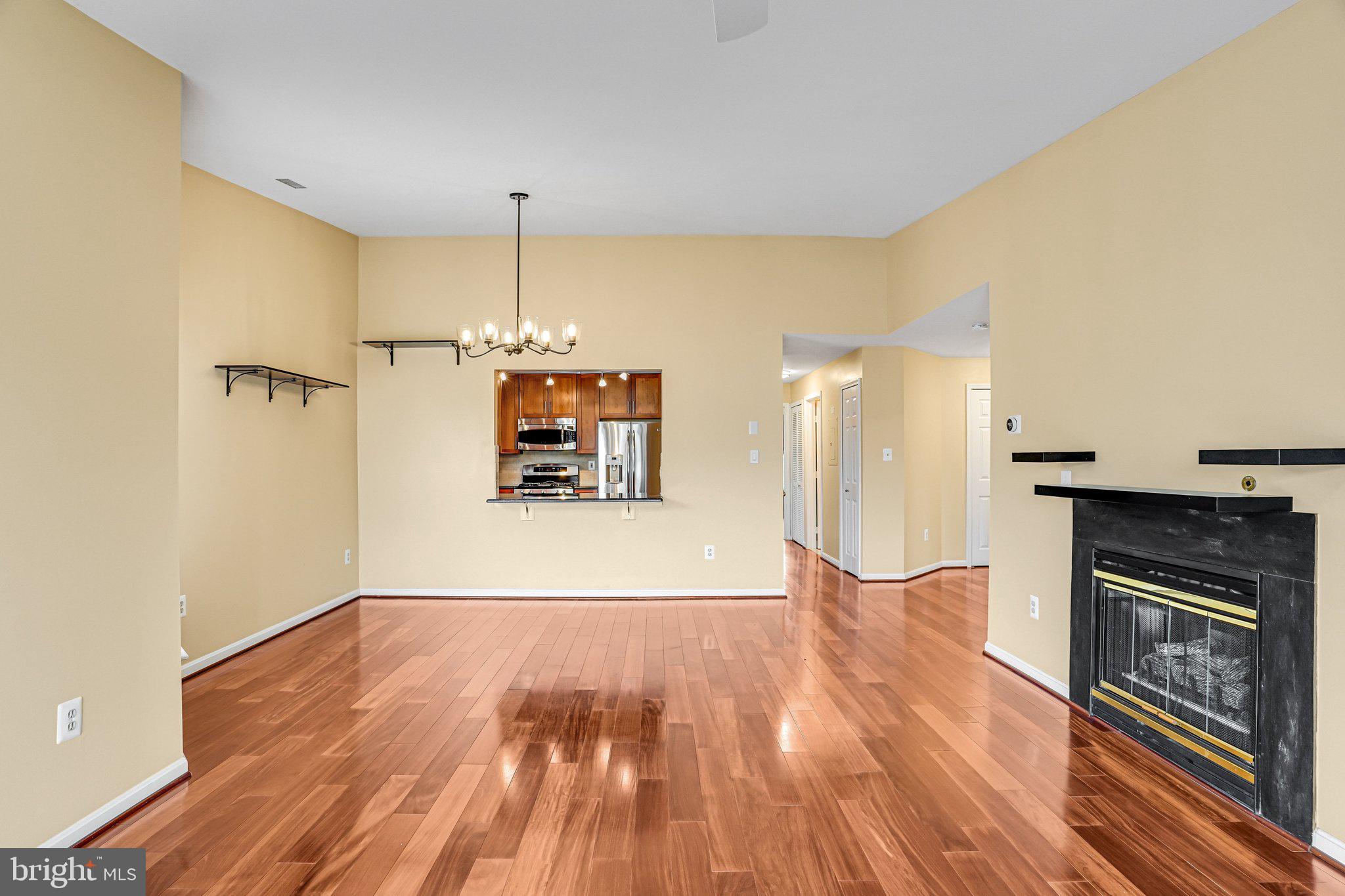 ASHBURN VILLAGE - Residential