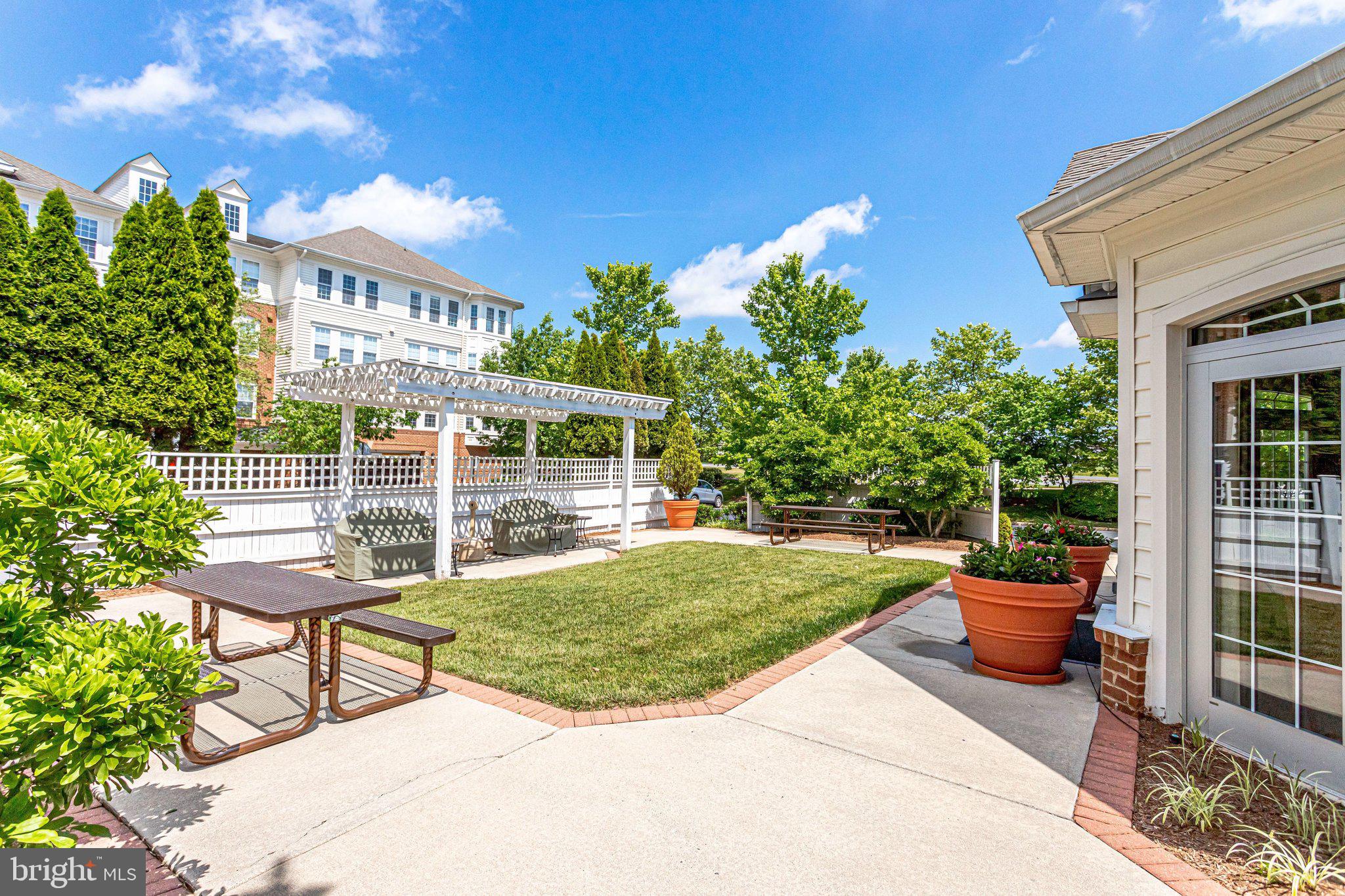 ASHBURN VILLAGE - Residential