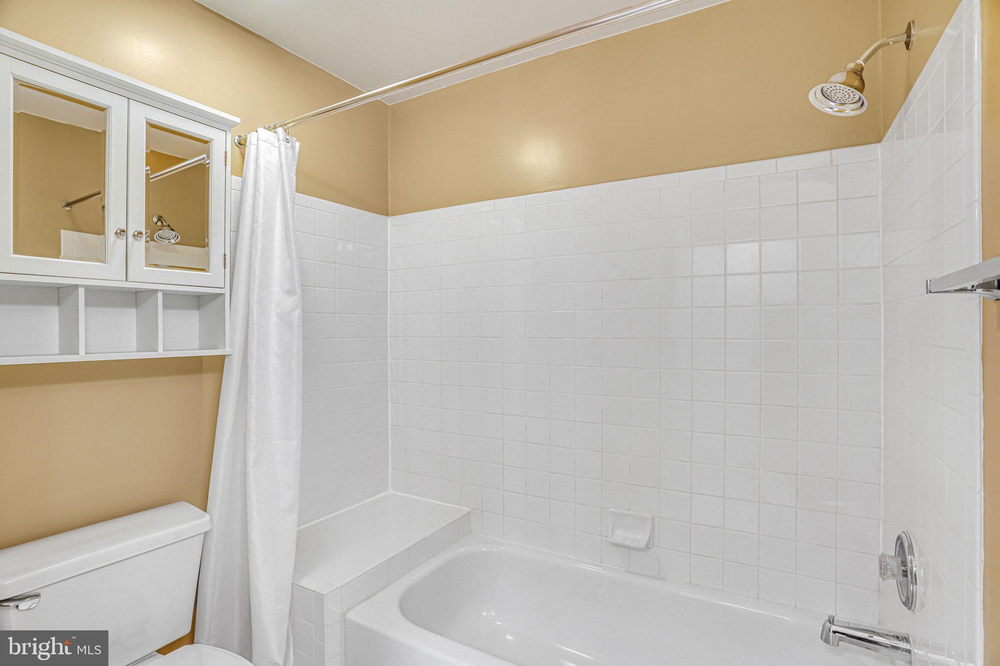 ASHBURN VILLAGE - Residential