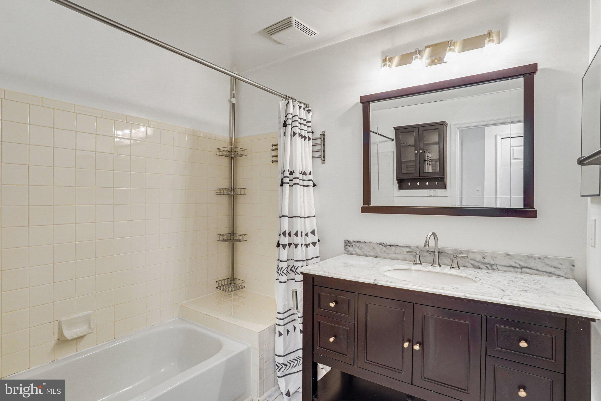 ASHBURN VILLAGE - Residential