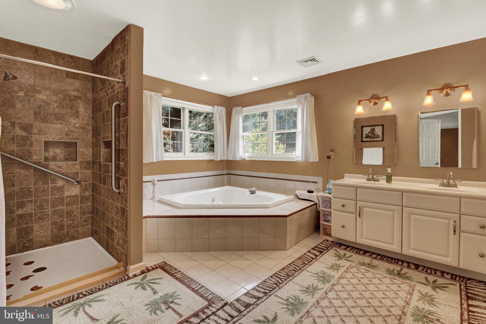REDWOOD HILLS - Residential