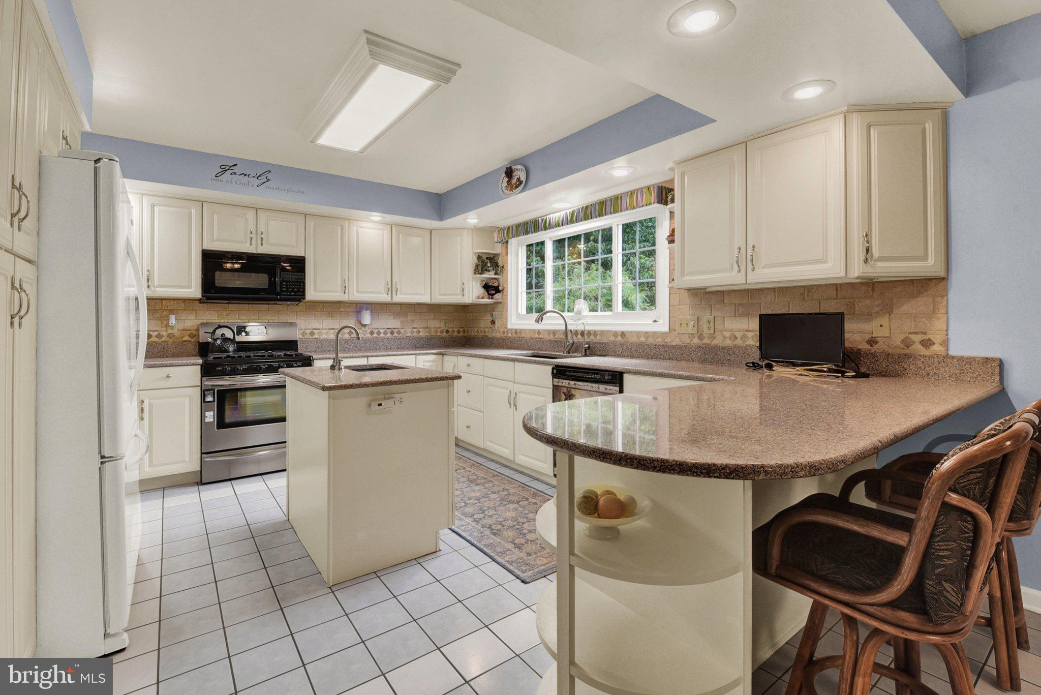 REDWOOD HILLS - Residential