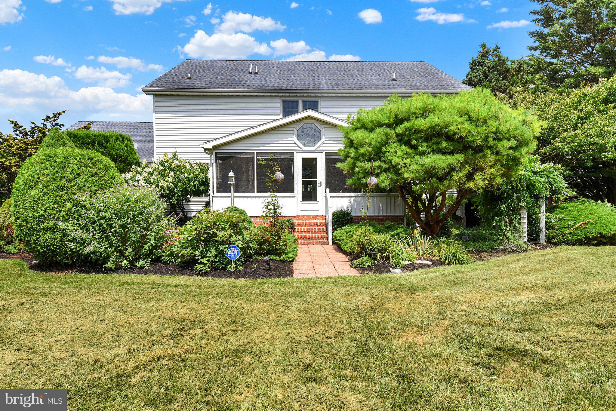 REDWOOD HILLS - Residential