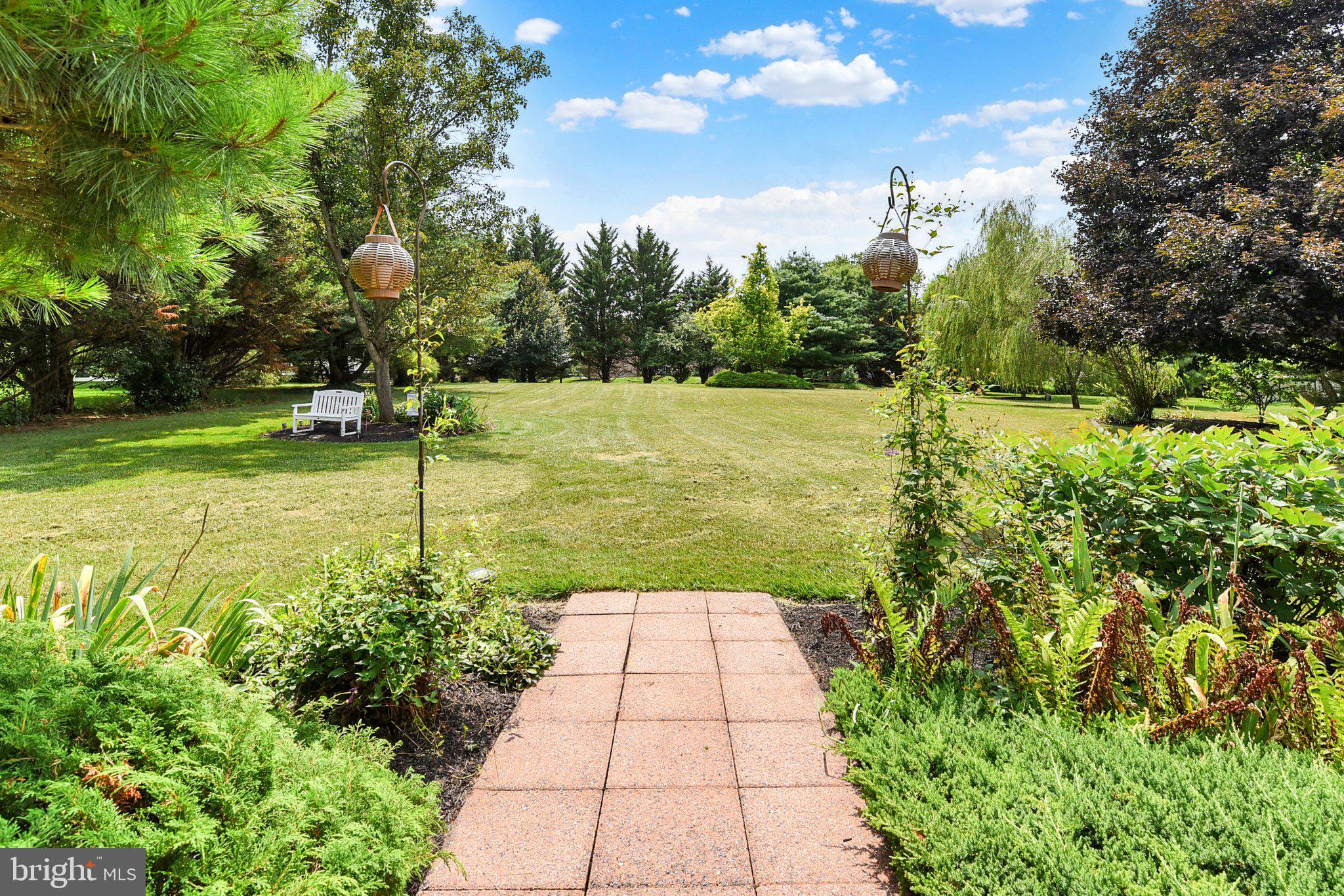 REDWOOD HILLS - Residential