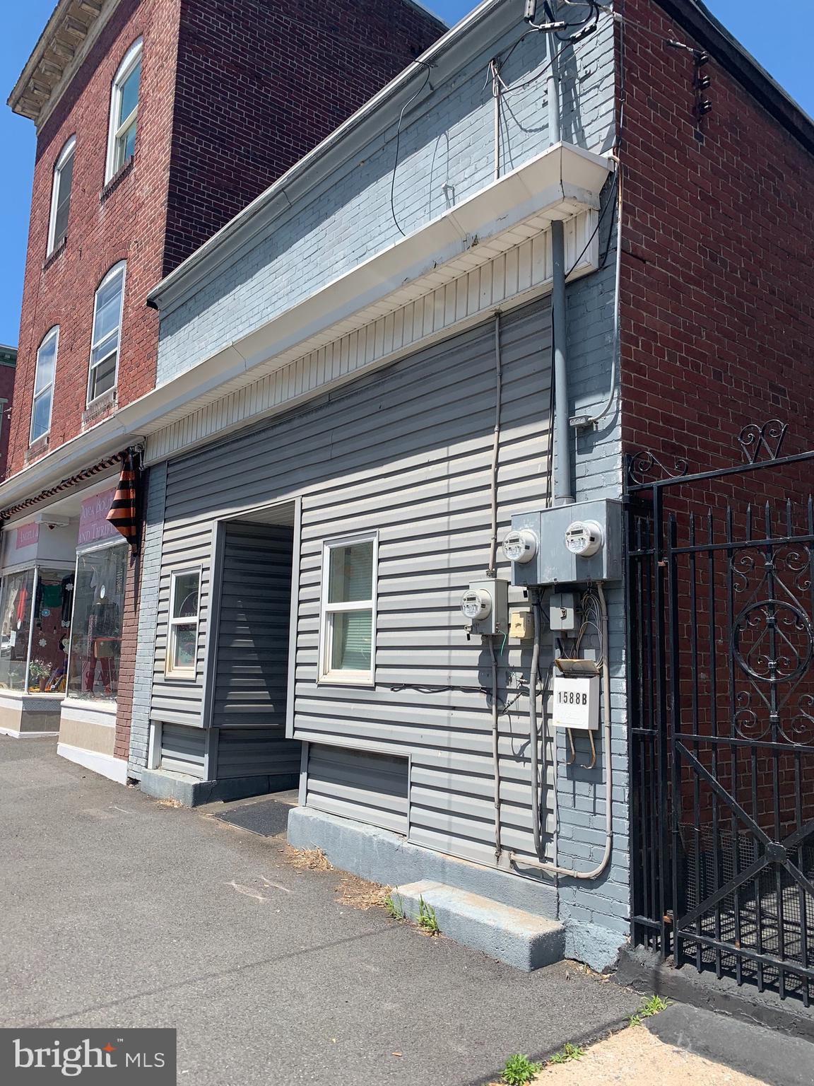 Spacious, well maintained duplex to add to an investment portfolio. Two 1 bedroom units.  Close to the Pottsville School and within walking distance to convenient store.