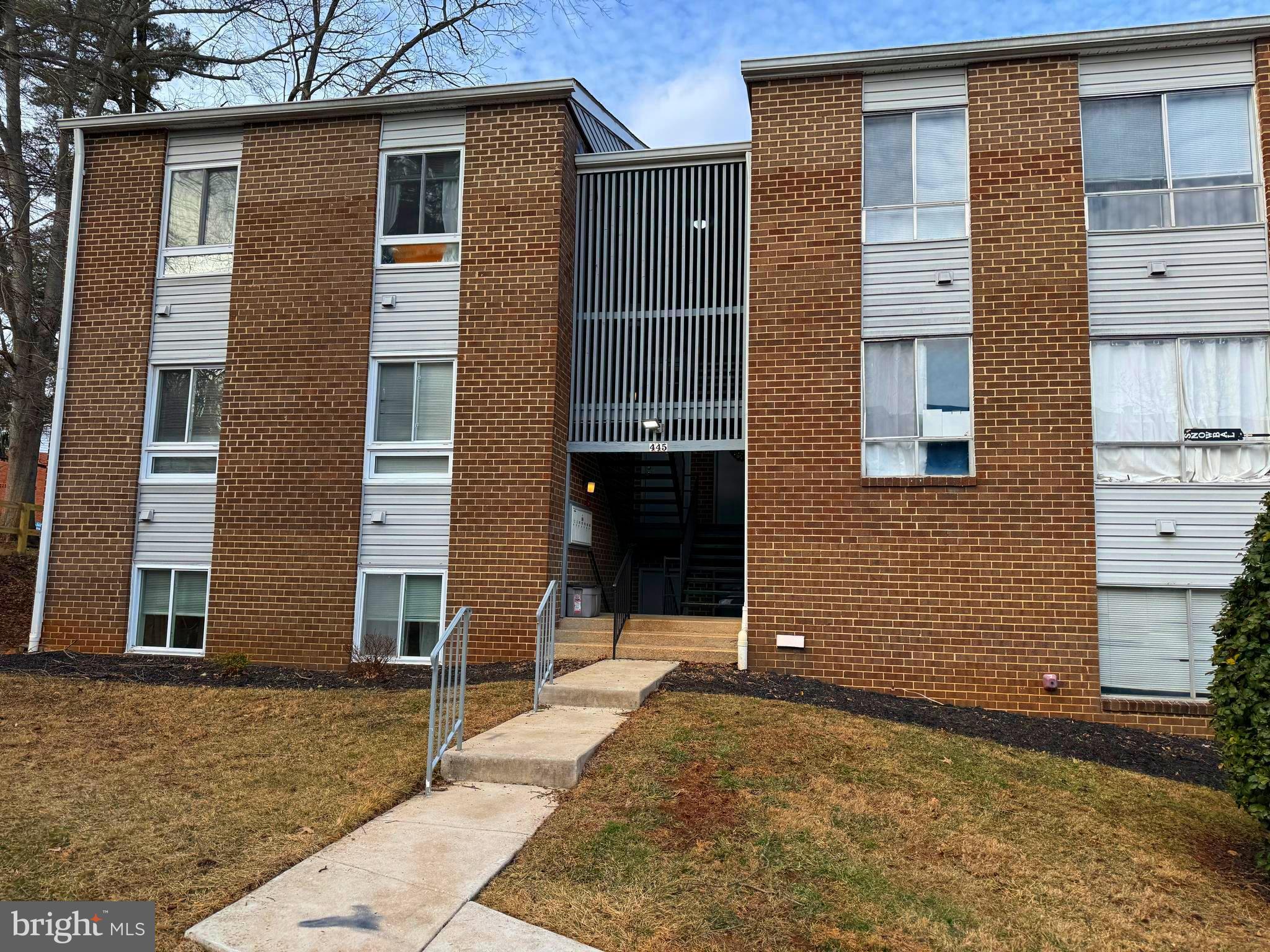 MOORES MILL MANOR - Residential