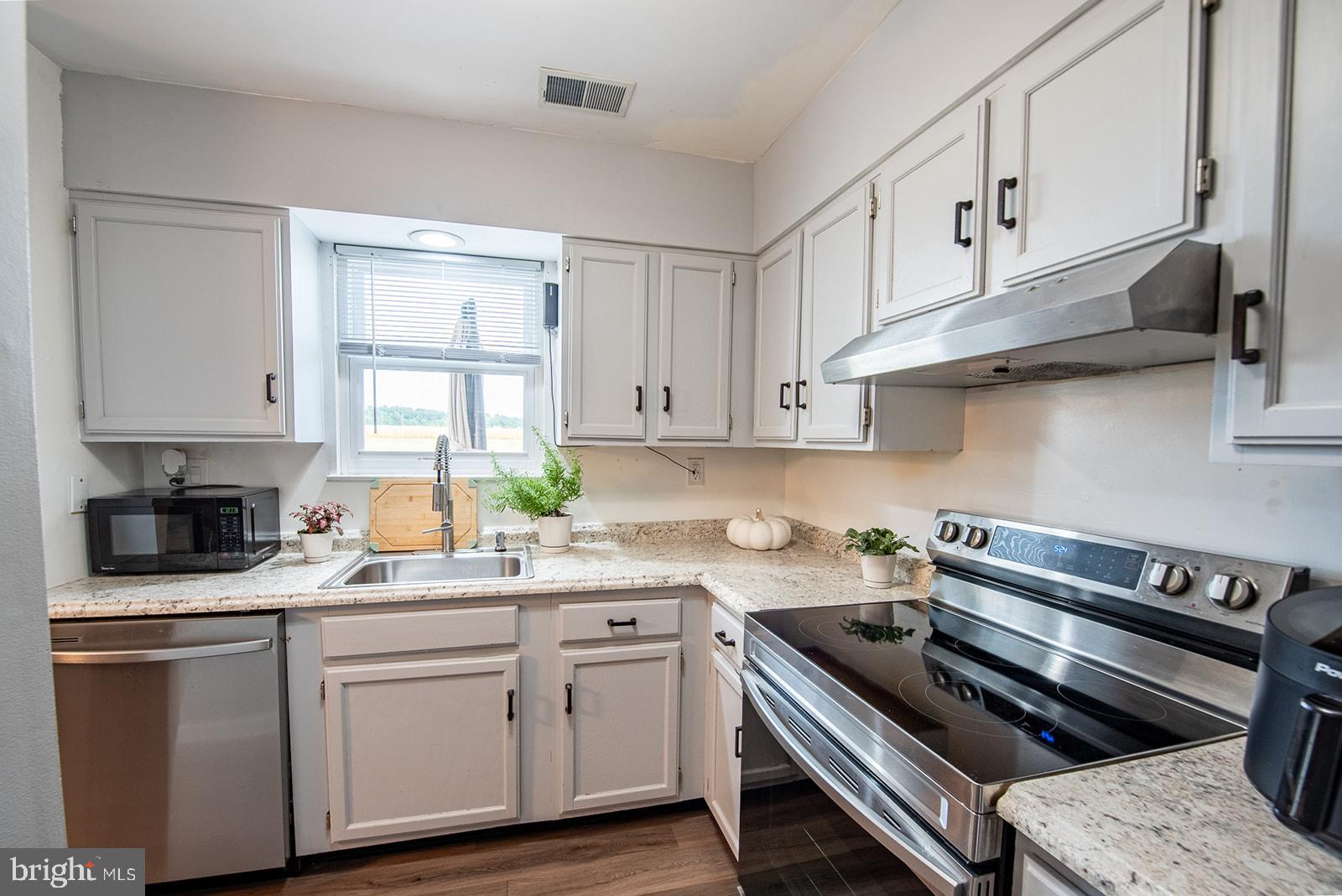 LEXINGTON ESTATES - Residential