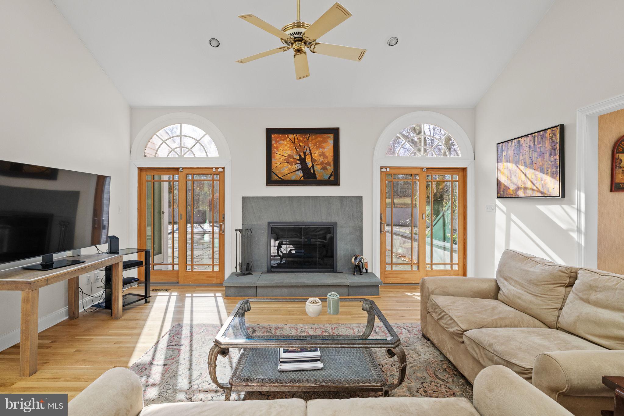WHITE GATE - Residential