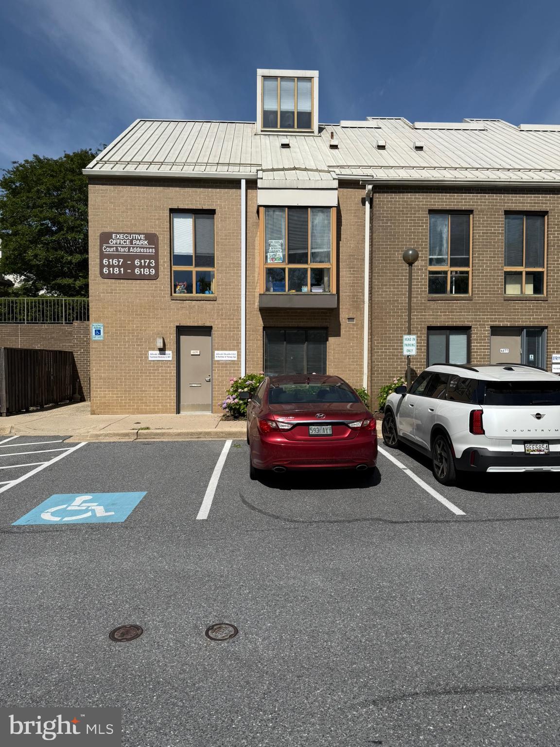 EXECUTIVE OFFICE BUILDING - Commercial Sale