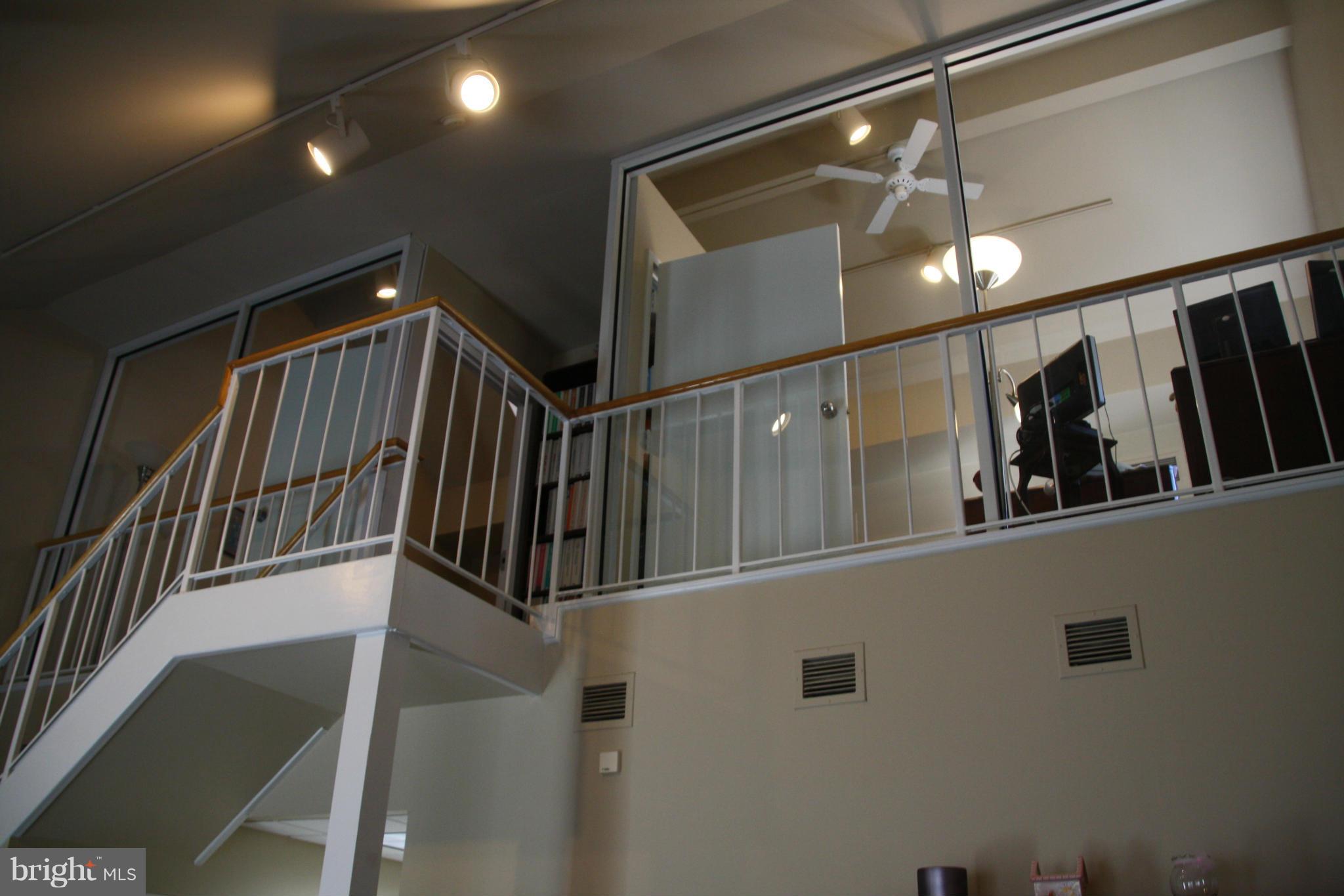 EXECUTIVE OFFICE BUILDING - Commercial Sale