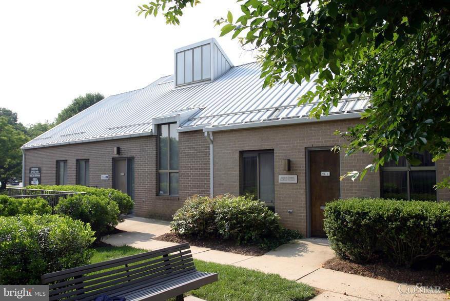 EXECUTIVE OFFICE BUILDING - Commercial Sale