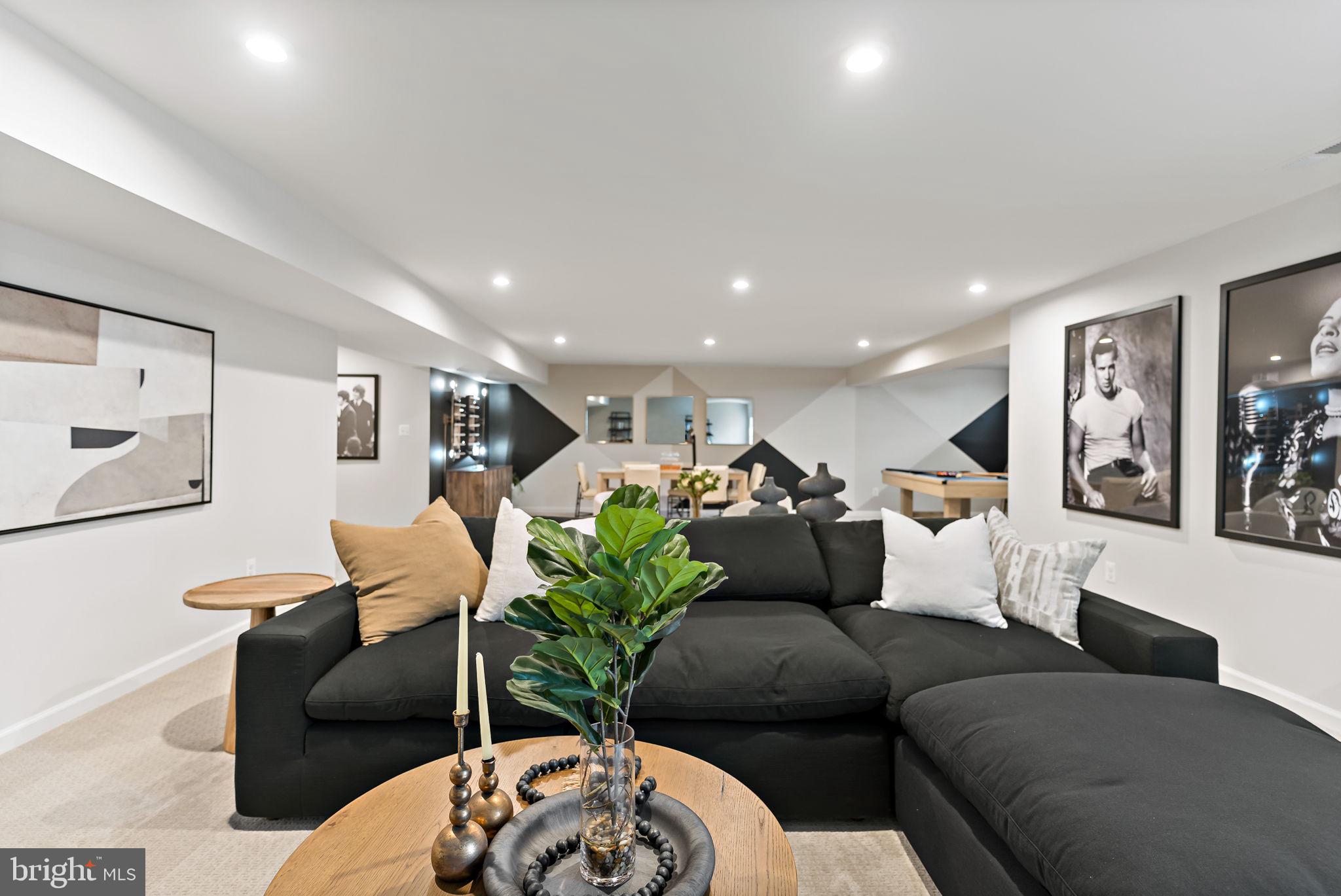 KING'S CROSSING - Residential