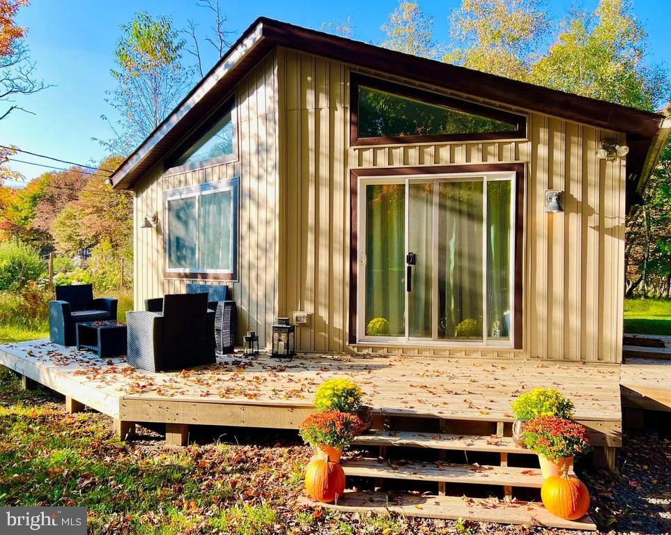 MT.  POCAHONTAS - Residential