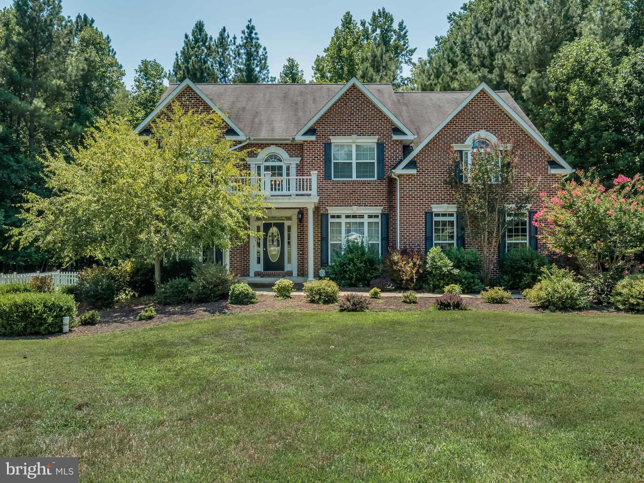 BEAUTIFUL 5bd 2.5ba colonial w/ OVER 4000 SQFT sitting on 1.48 acres! Attached garage. Arched entryways lead into the large Dining, Family and Living Rooms. Large kitchen w/island, lots of cabinets, & desk space. Deck off kitchen leads to flat backyard. Large Master Bedroom w/ soaking tub, walk in shower, dual vanities, WIC, and large balcony. Finished Rec Room in Basement. Home Warranty included!