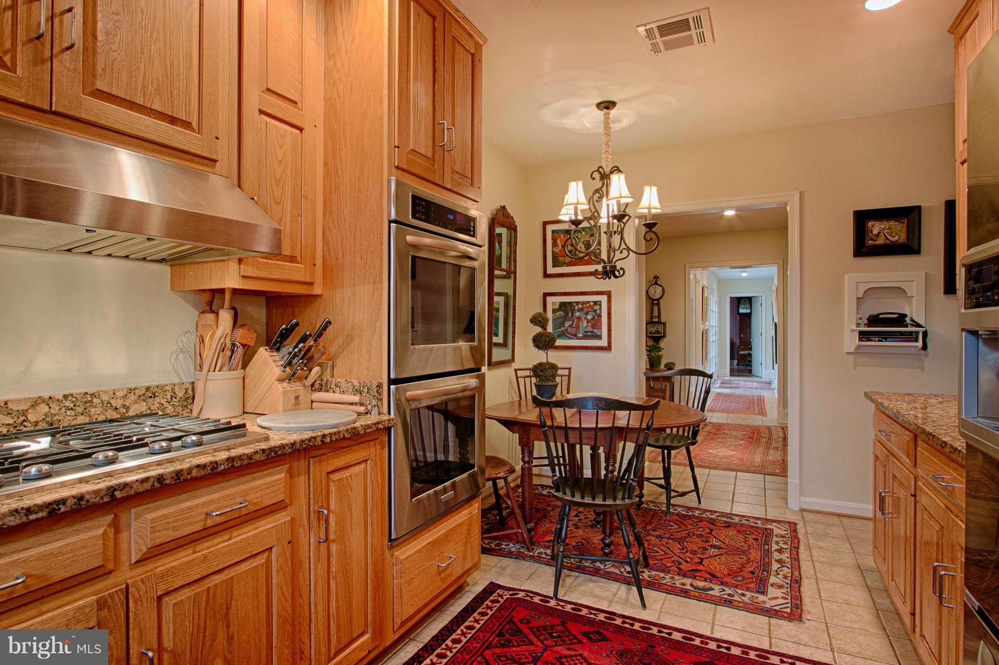 COUNTRY CLUB HILLS - Residential