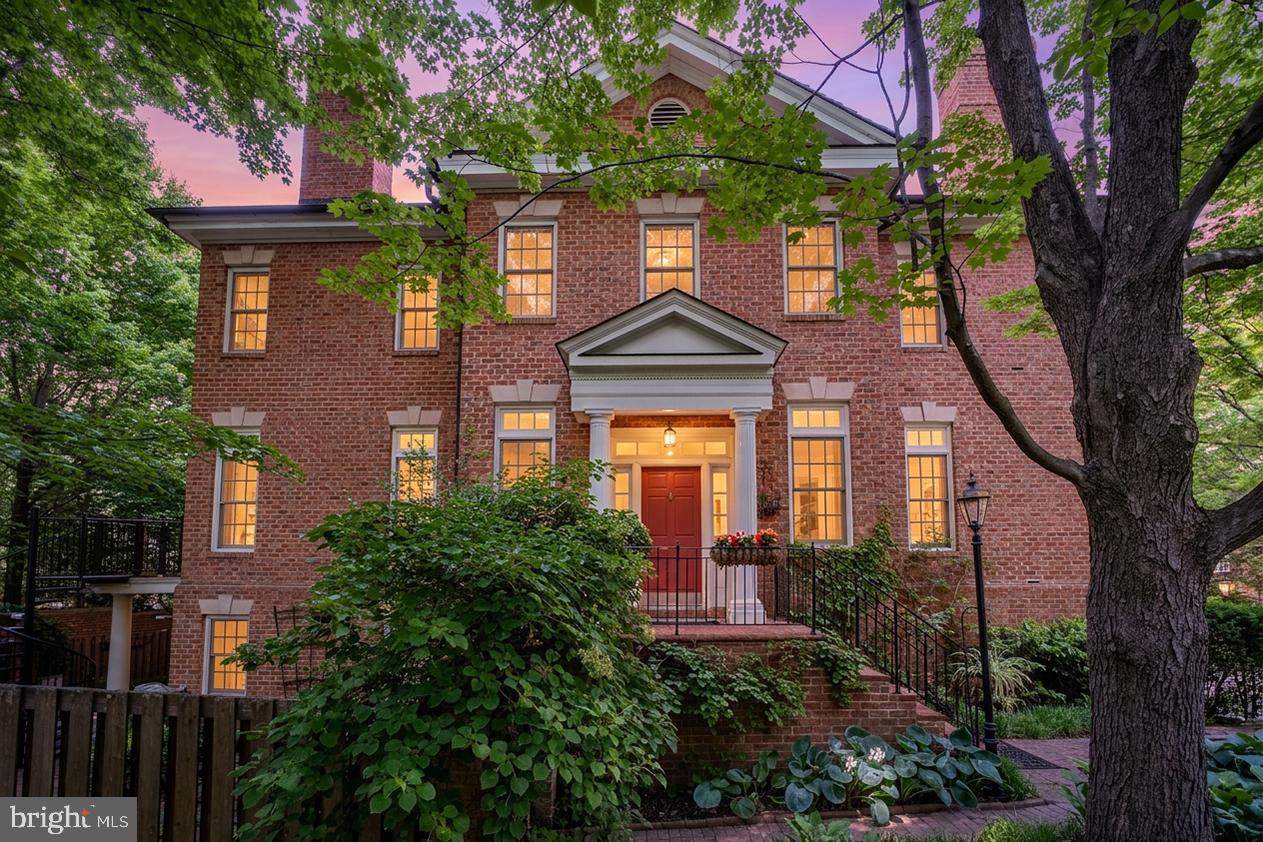 MAYFAIR OF MCLEAN - Residential