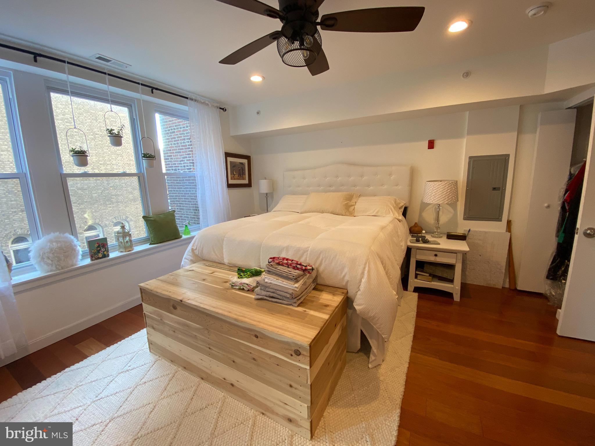 RITTENHOUSE SQUARE - Residential Income