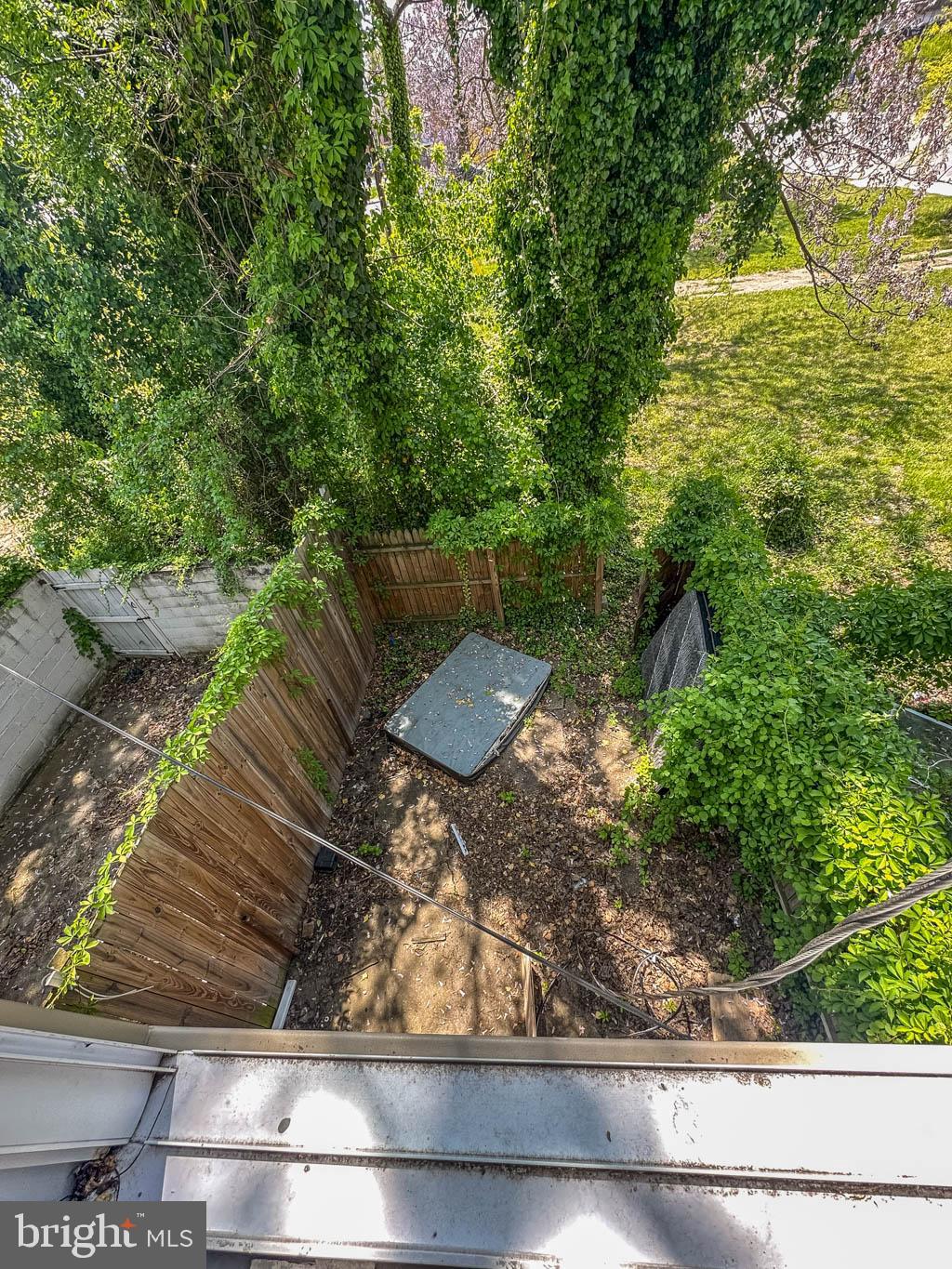 BROADWAY EAST - Residential