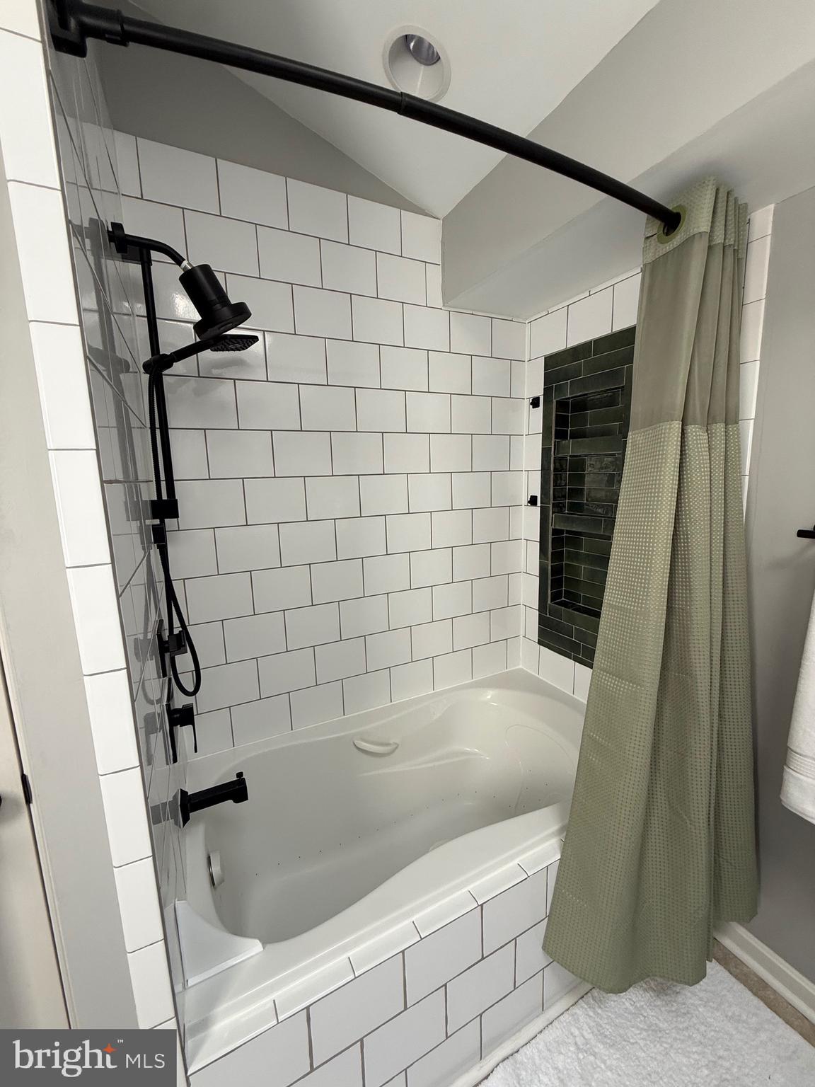 SUMMIT POINTE - Residential