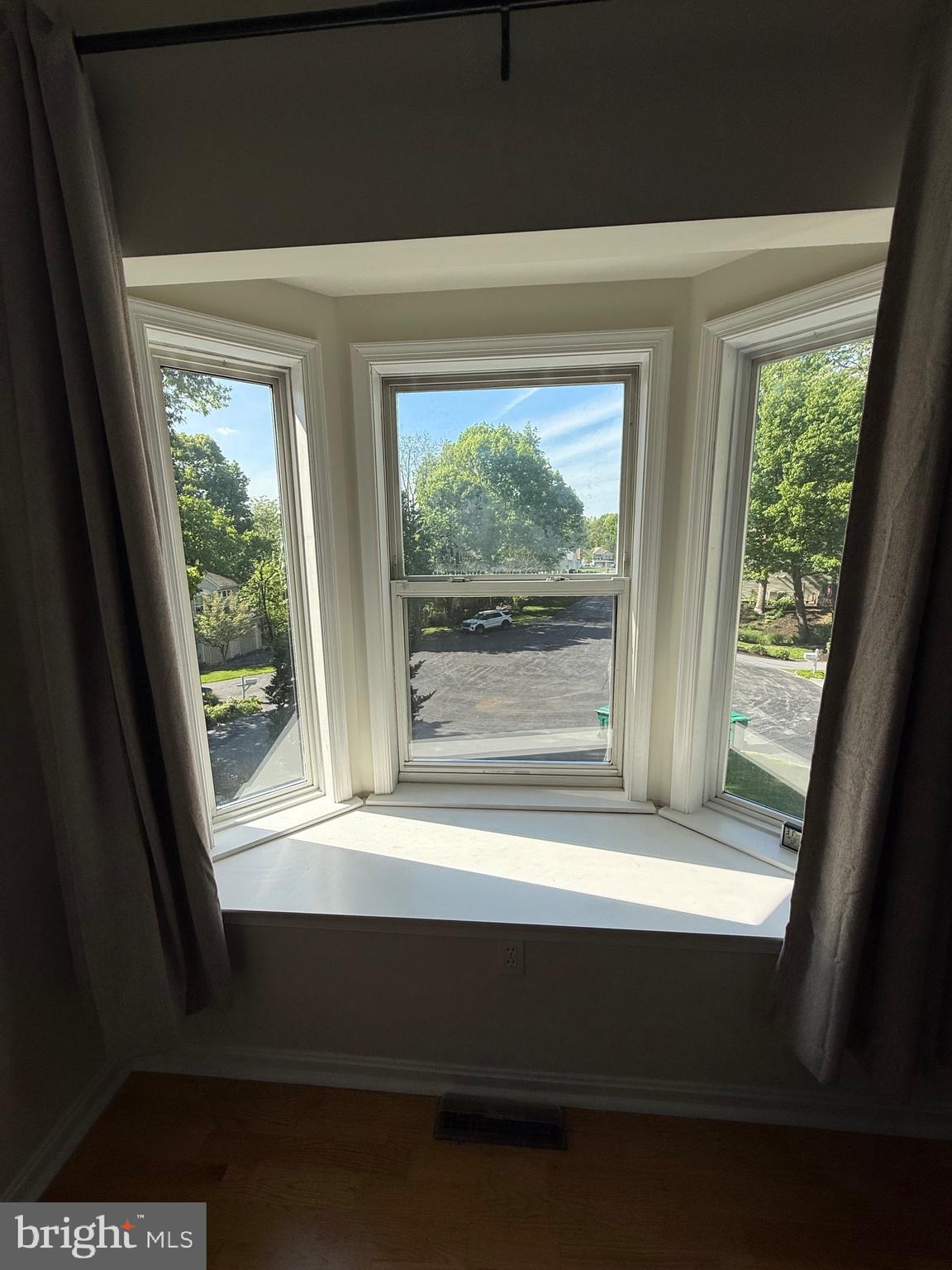 SUMMIT POINTE - Residential
