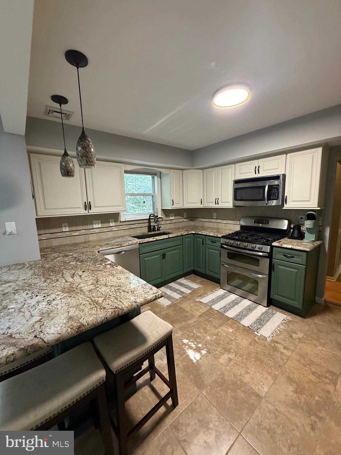 SUMMIT POINTE - Residential