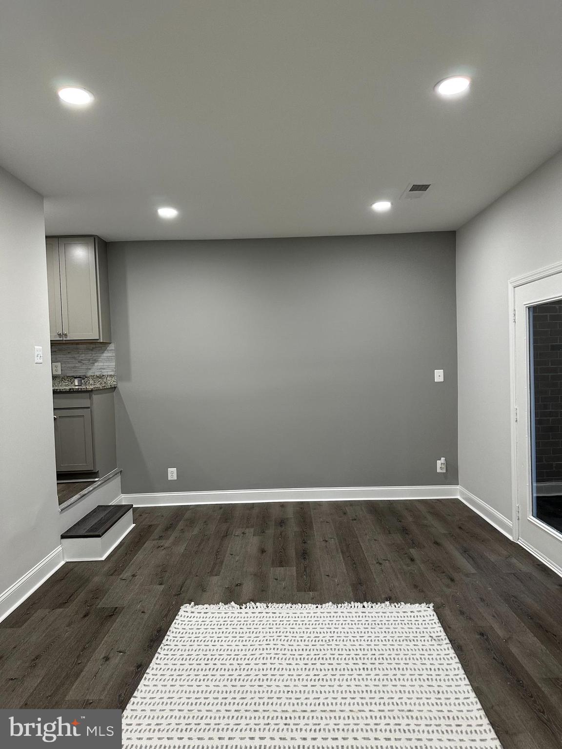 DULLES PARK TOWNHOUSES - Residential