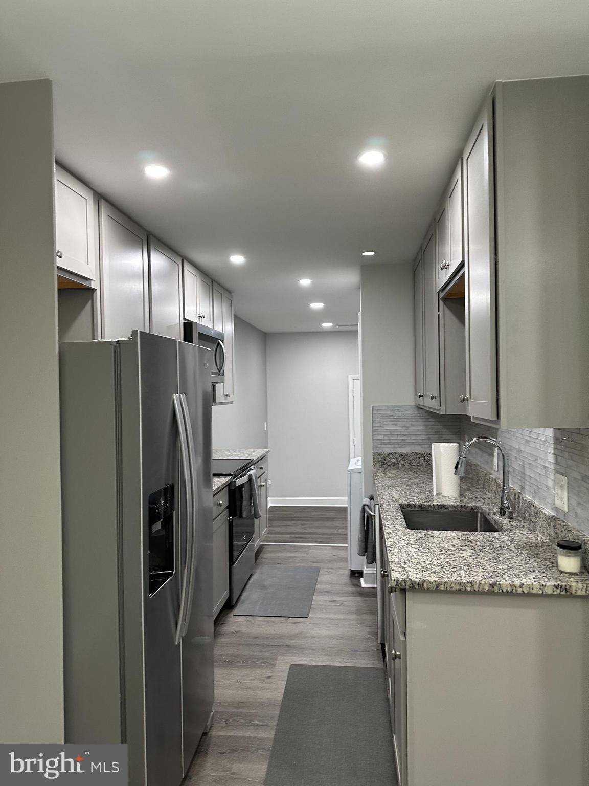 DULLES PARK TOWNHOUSES - Residential