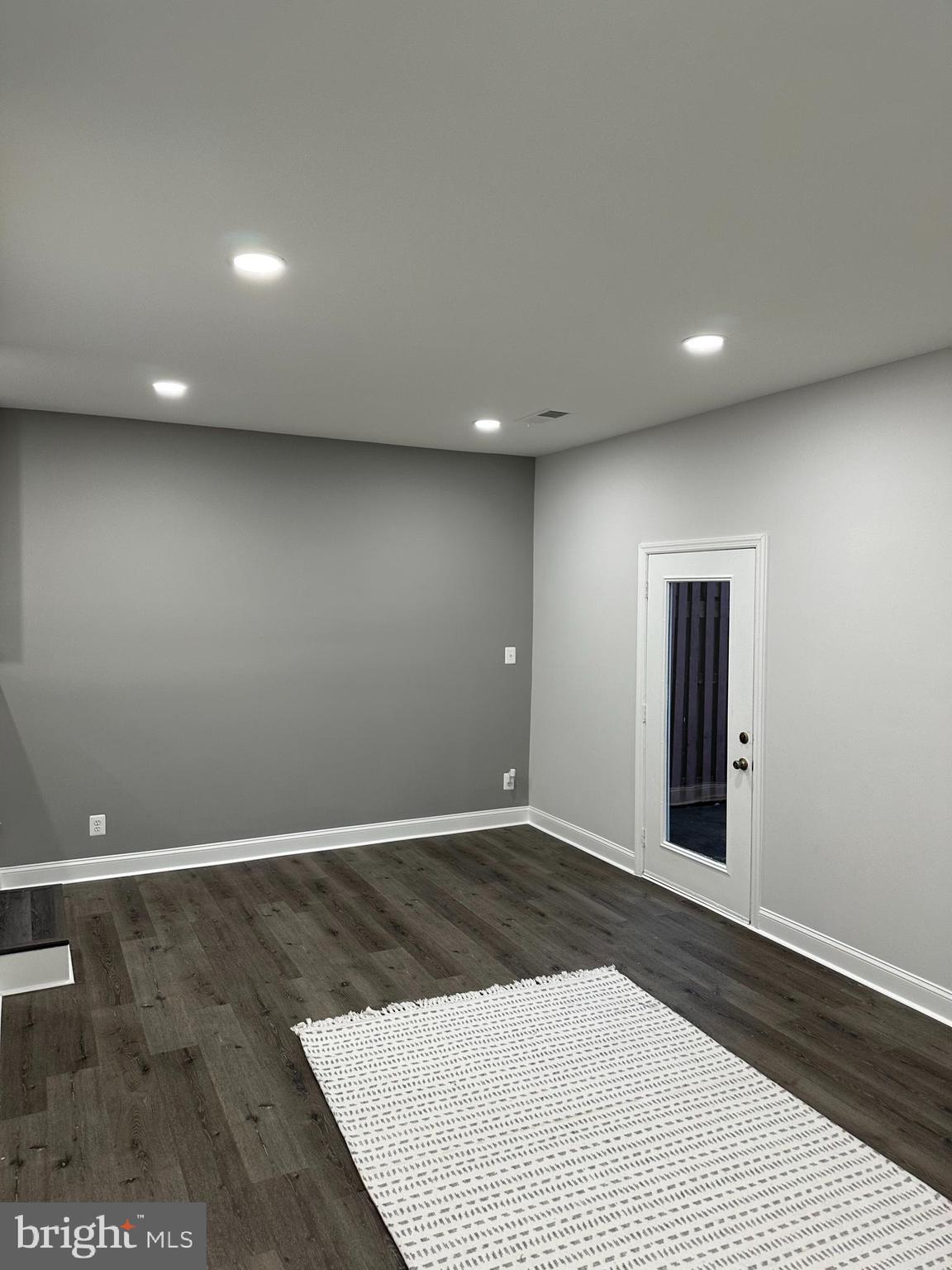 DULLES PARK TOWNHOUSES - Residential