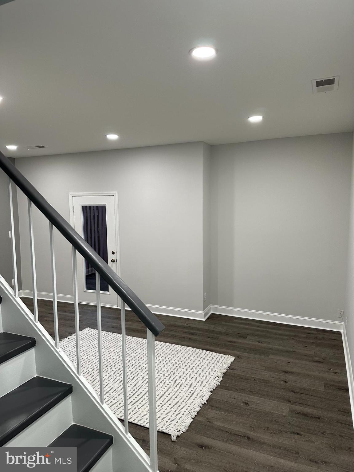 DULLES PARK TOWNHOUSES - Residential