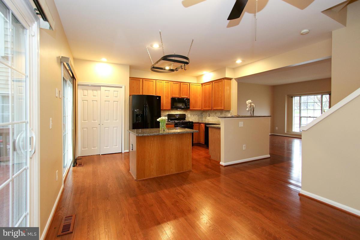 COMPTON VILLAGE - Residential