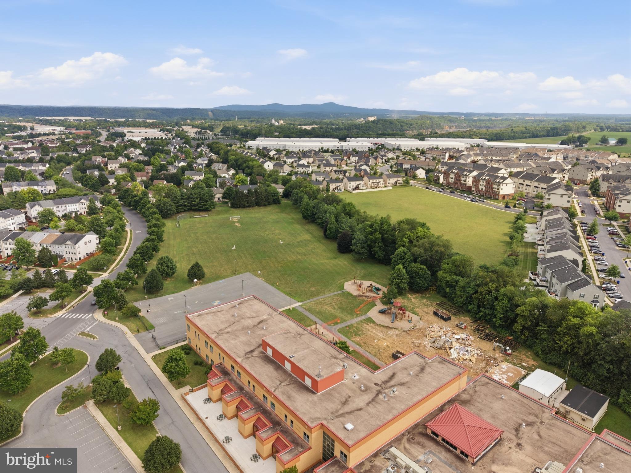 WELLINGTON TRACE - Residential